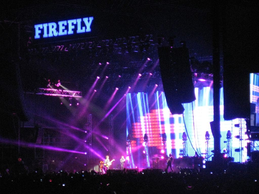 2.7-firefly concert 4